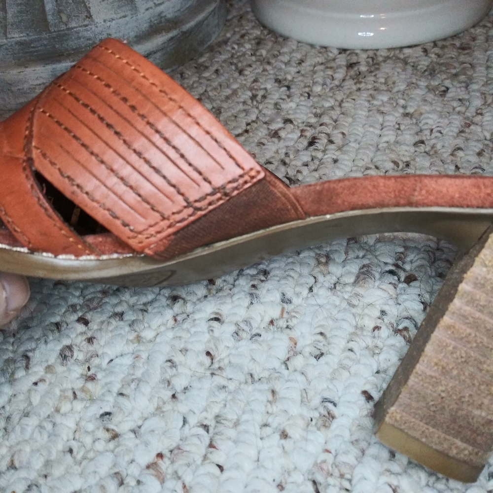 3/$18 Vintage 1970's Bandolino Boho Brown Leather Slide Stacked Heel Sandals - Picture 8 of 12